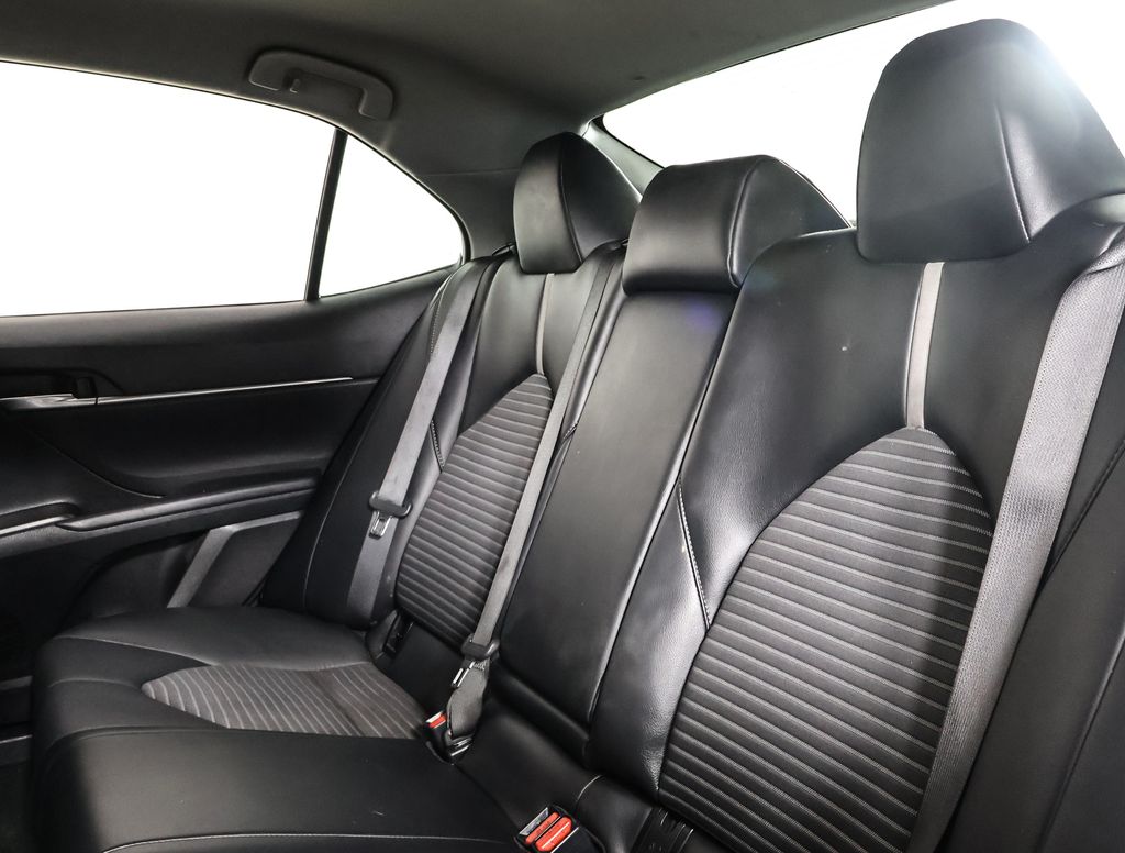 2022 Toyota Camry SE photo 13