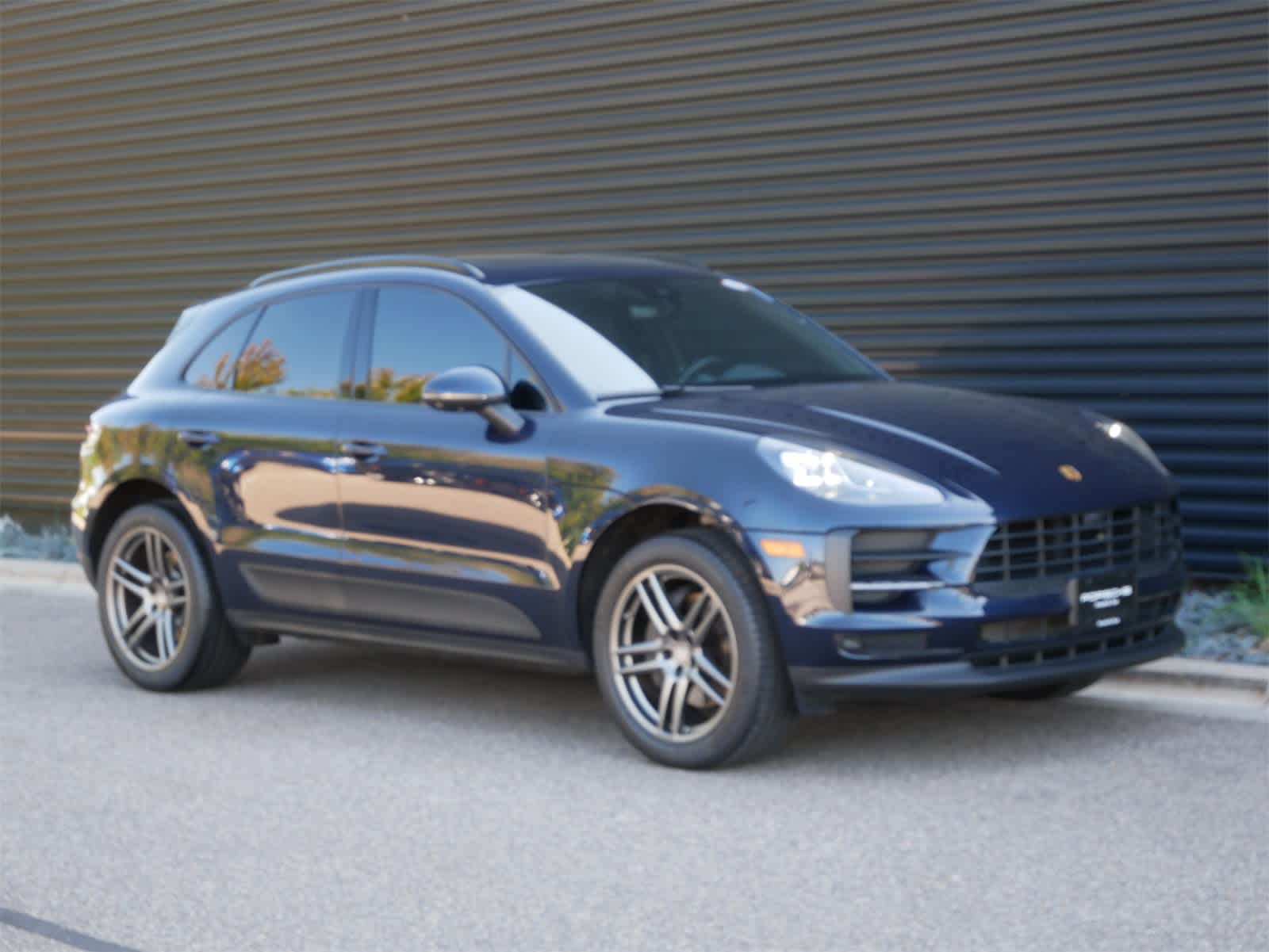 2021 Porsche Macan Base photo 24