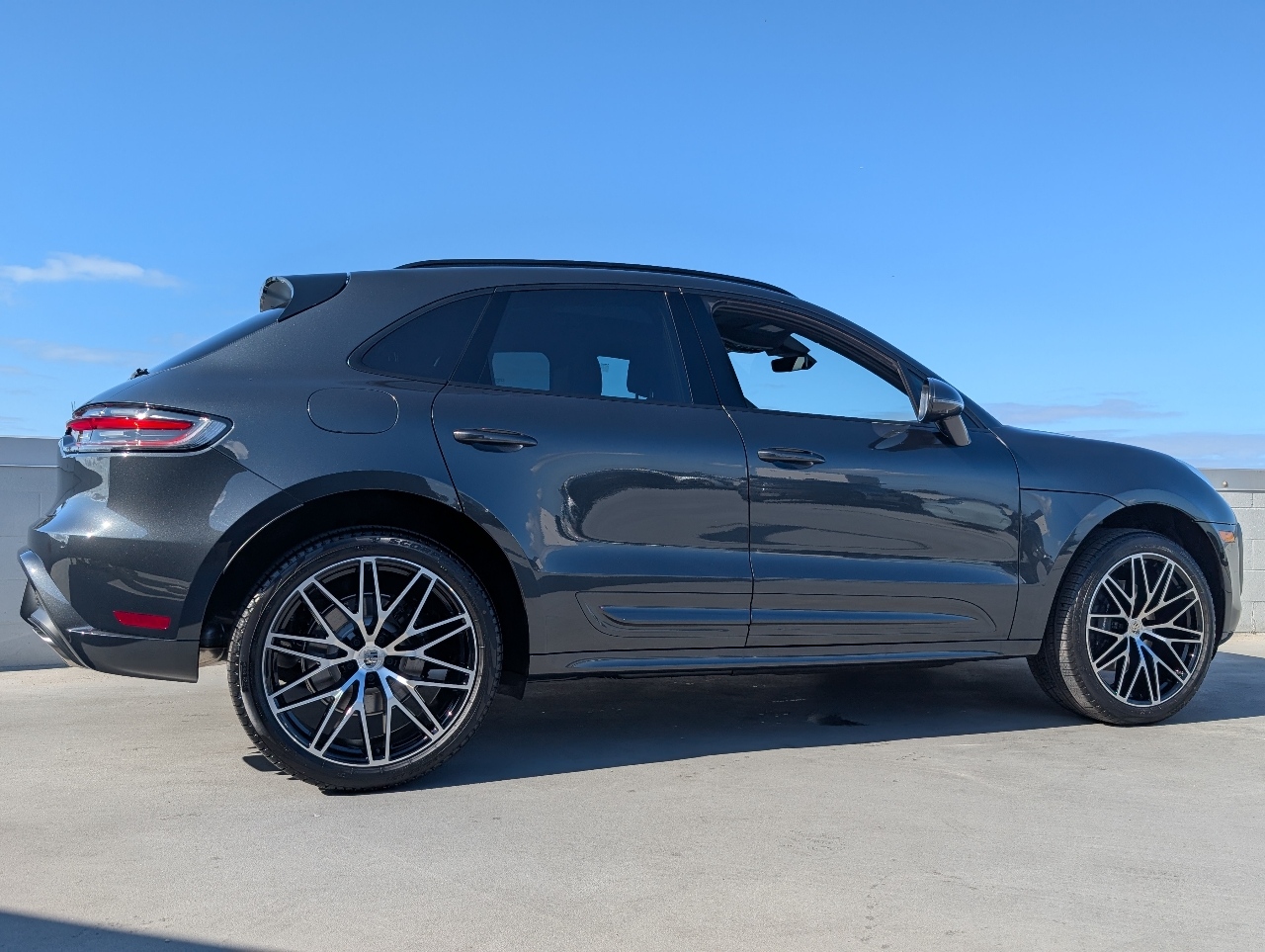 2026 Porsche Macan T photo 22