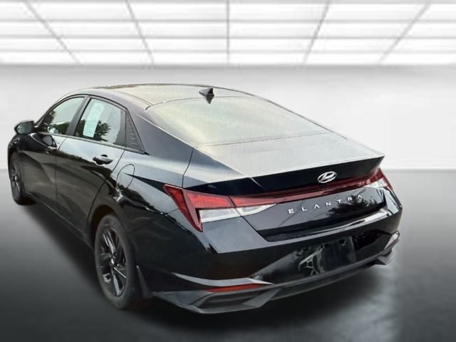 2023 Hyundai Elantra SEL photo 3