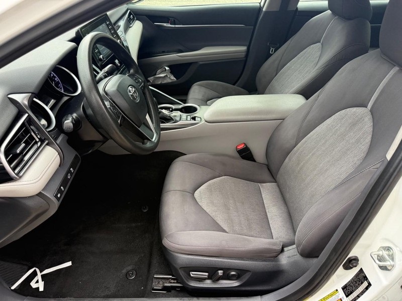 2023 Toyota Camry Hybrid LE photo 14