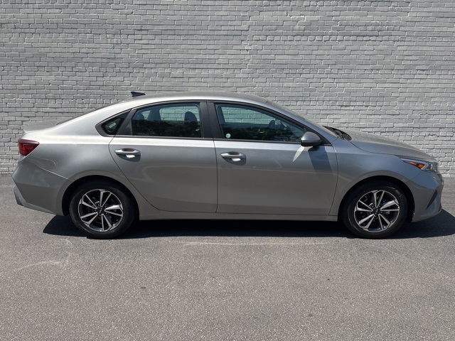 2023 Kia Forte LXS photo 2