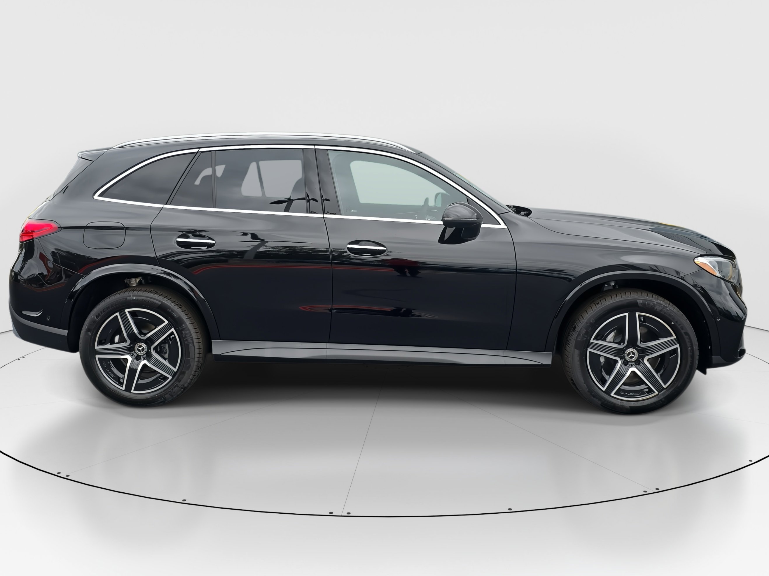2026 Mercedes Benz GLC 300 photo 2