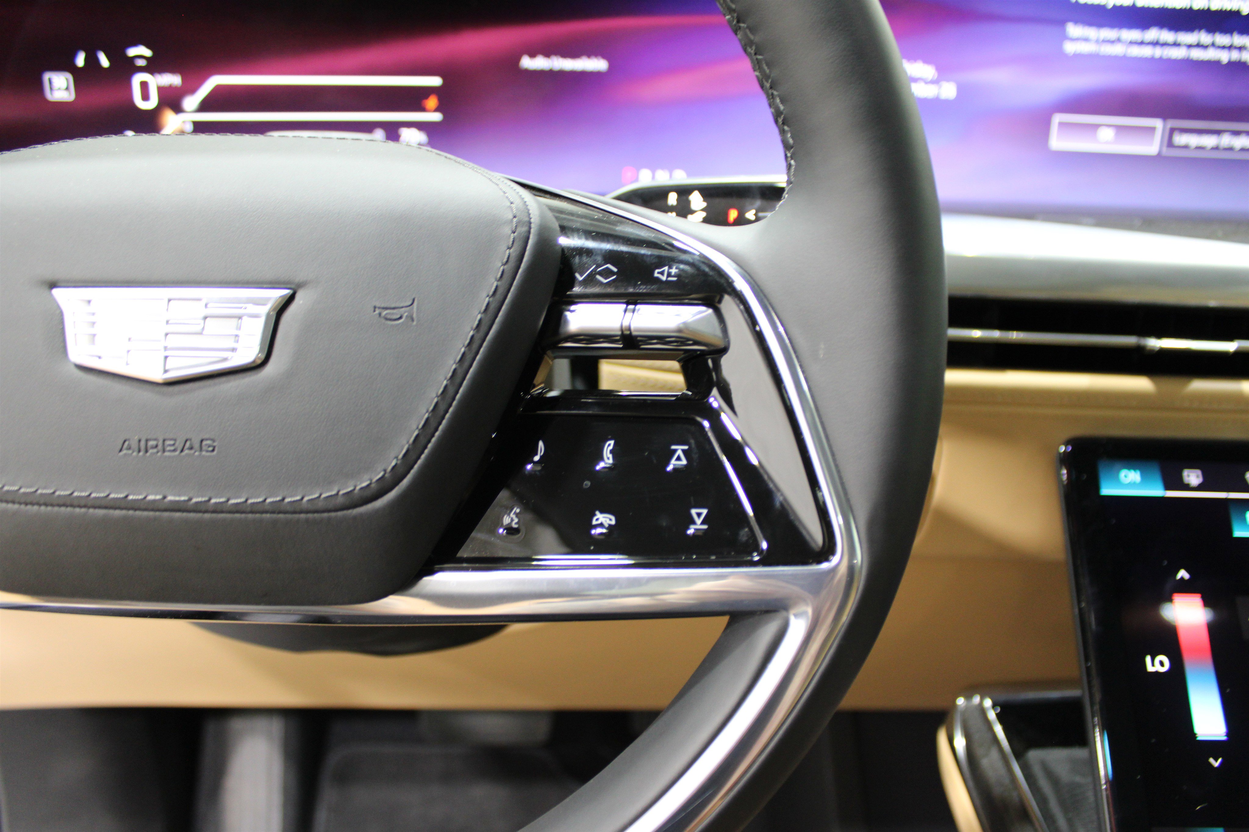 2025 Cadillac Escalade IQ Luxury photo 9