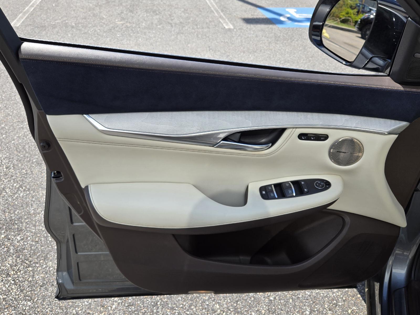 2019 Infiniti QX50 Essential photo 6