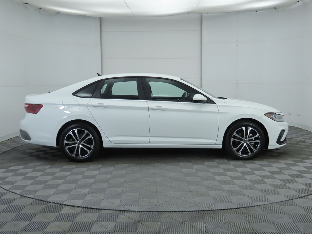 2026 Volkswagen Jetta 1.5T Sport photo 4
