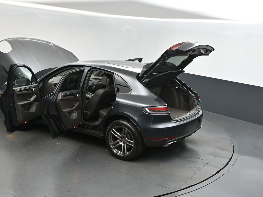 2021 Porsche Macan Base photo 2