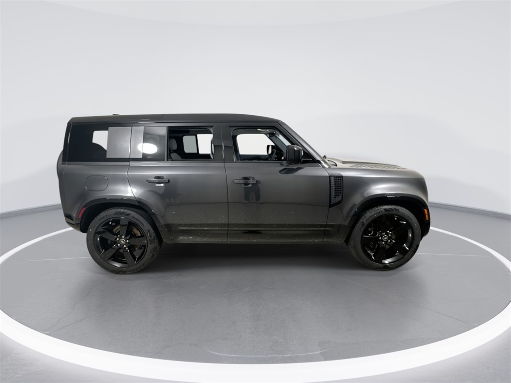 2025 Land Rover Defender 110 V8 photo 8