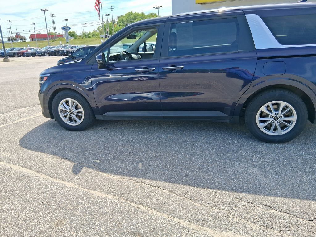 2023 Kia Carnival LX photo 4