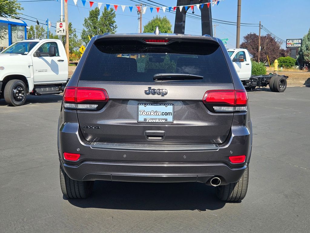 2019 Jeep Grand Cherokee Laredo Altitude photo 4