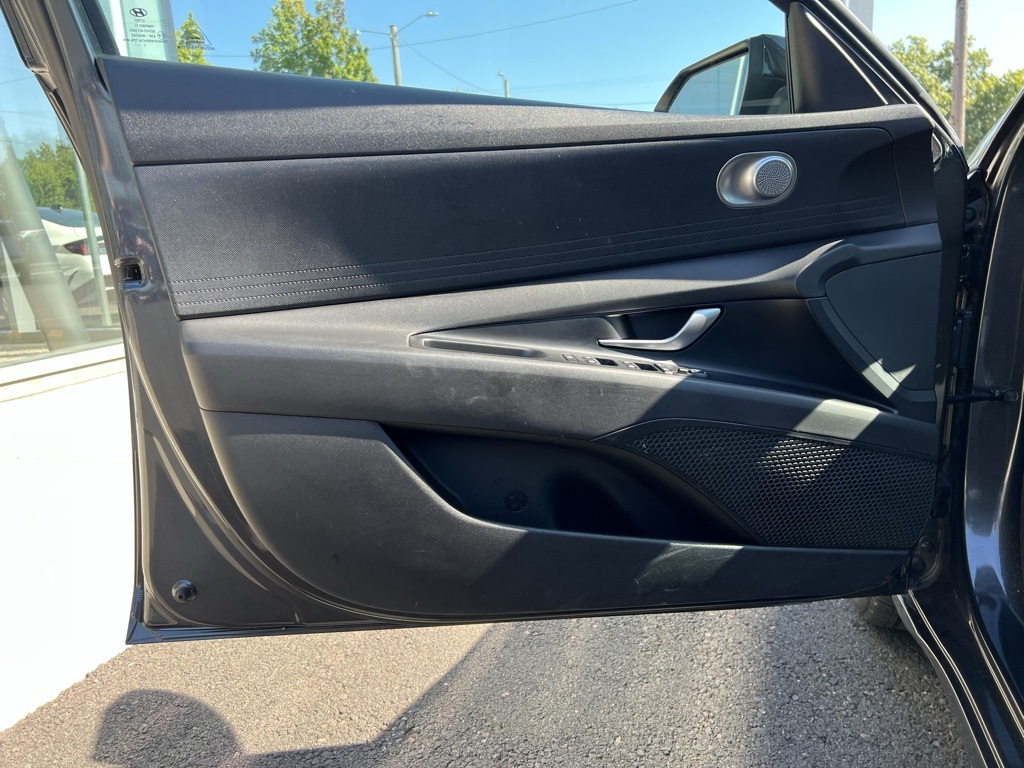 2022 Hyundai Elantra SEL photo 9
