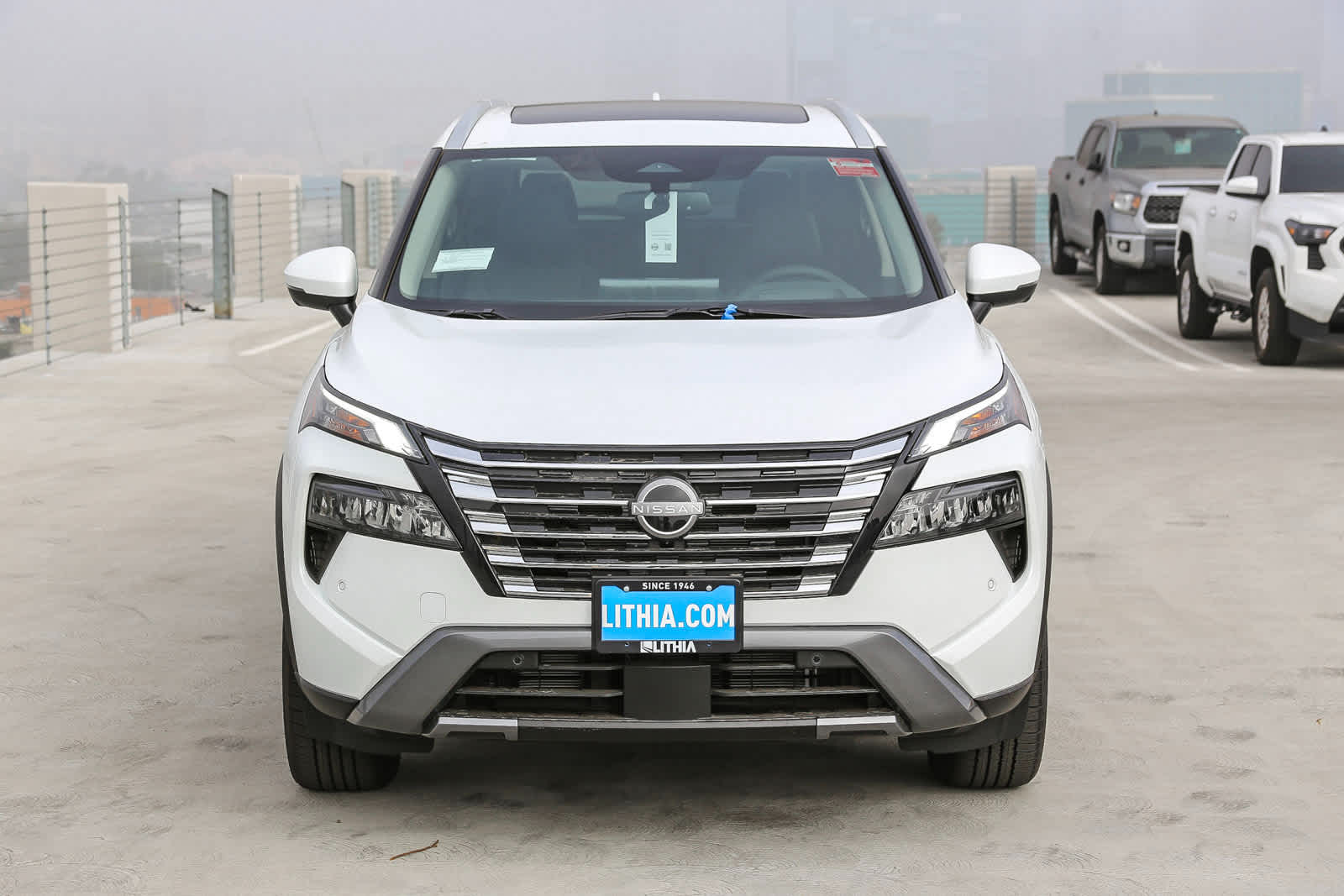 2025 Nissan Rogue SL photo 2