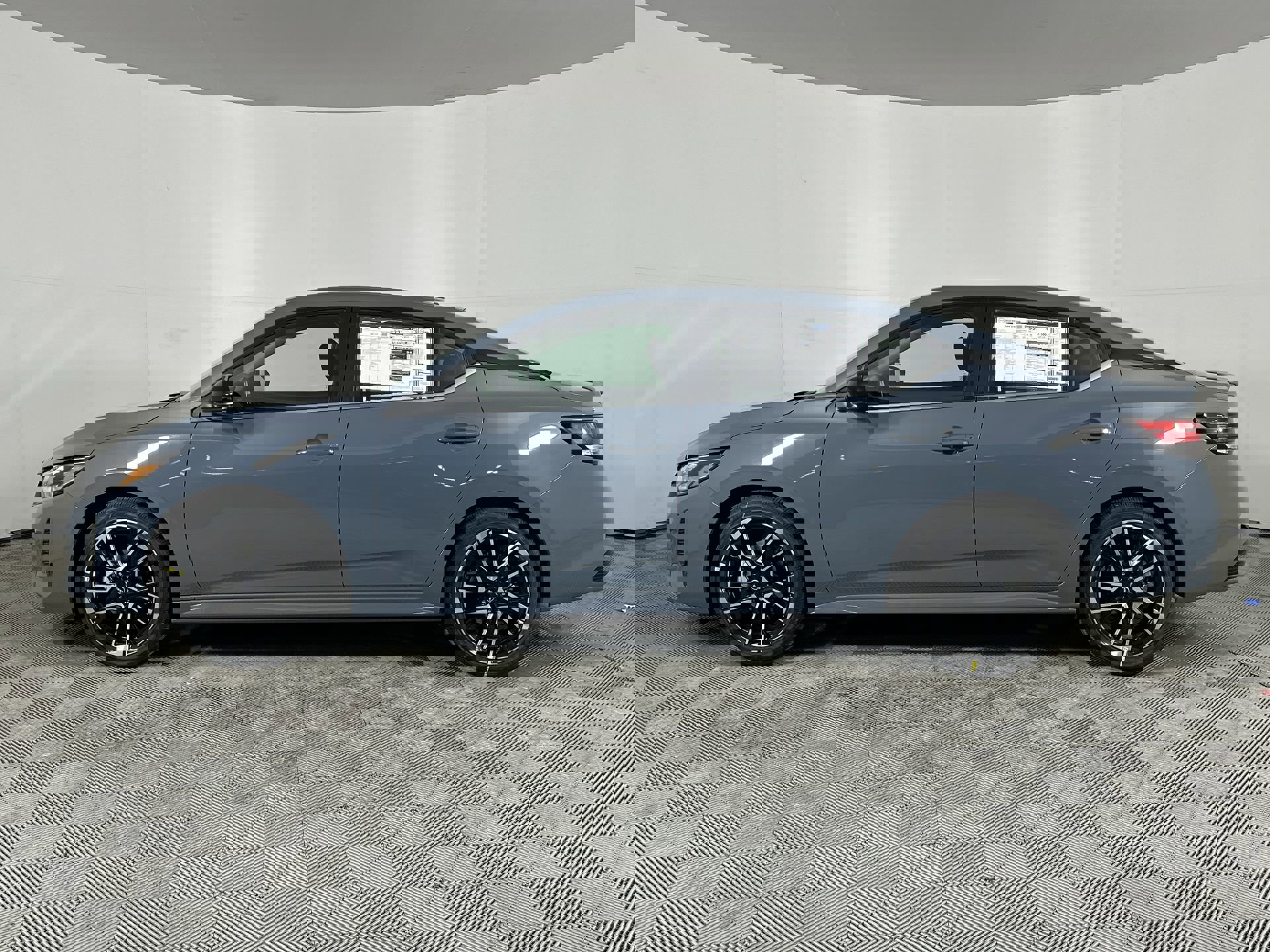 2025 Nissan Sentra SR photo 4