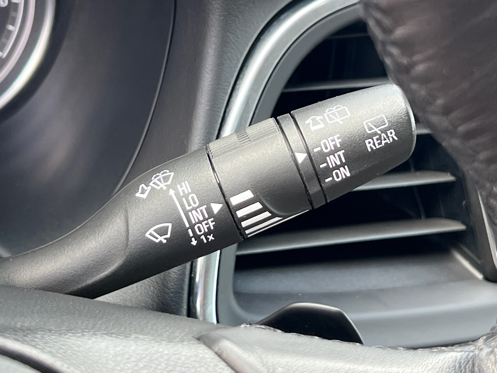 2020 Buick Enclave Essence photo 35