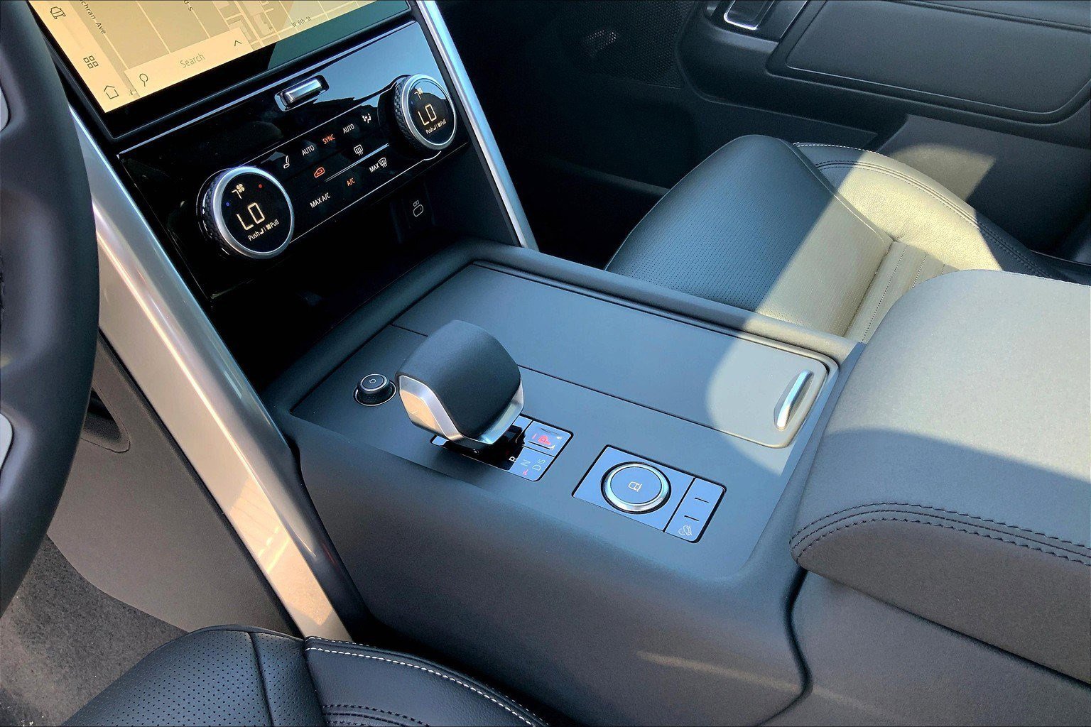 2025 Land Rover Discovery S photo 6