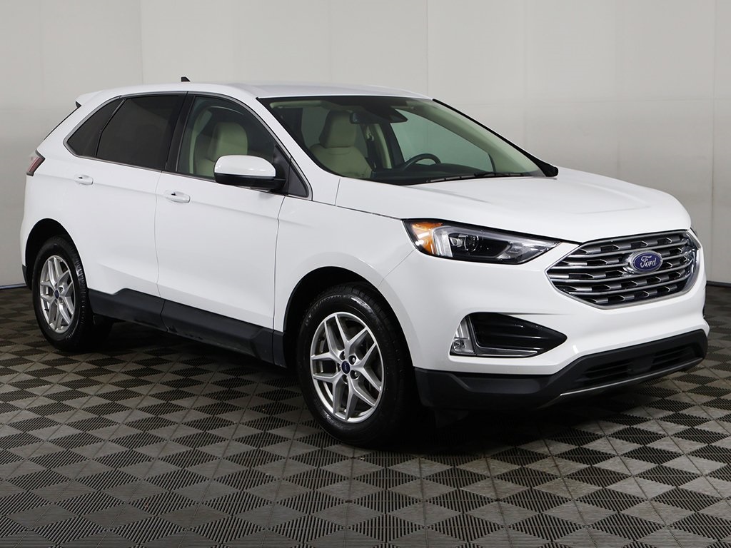 2022 Ford Edge SEL photo 2