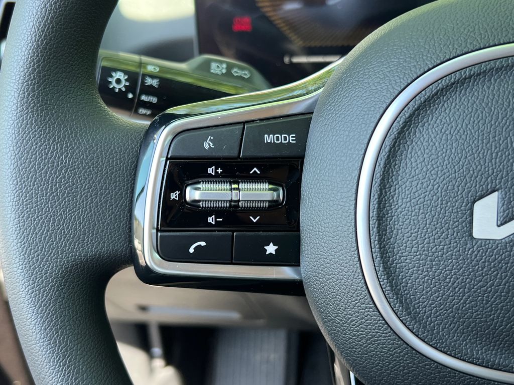 2025 Kia Sorento LX photo 17