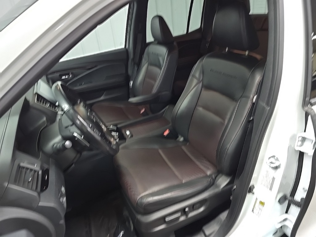 2021 Honda Ridgeline Black Edition photo 30