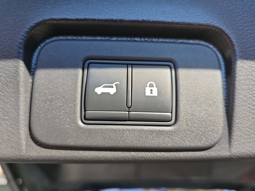 2022 Nissan Rogue SV photo 13