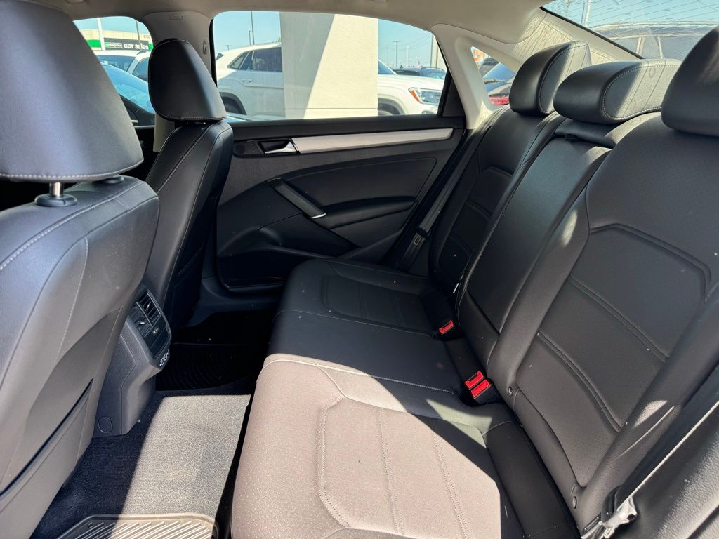 2021 Volkswagen Passat 2.0T SE photo 13