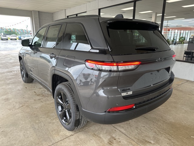 2025 Jeep Grand Cherokee Limited photo 4