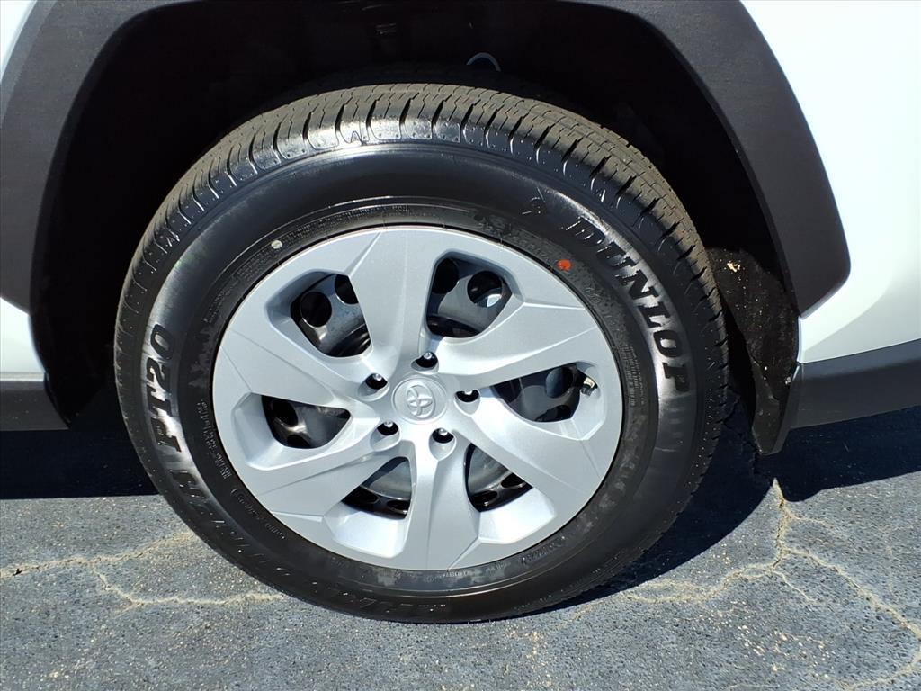 2025 Toyota RAV4 LE photo 9