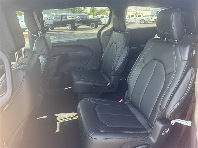 2026 Chrysler Pacifica photo 13