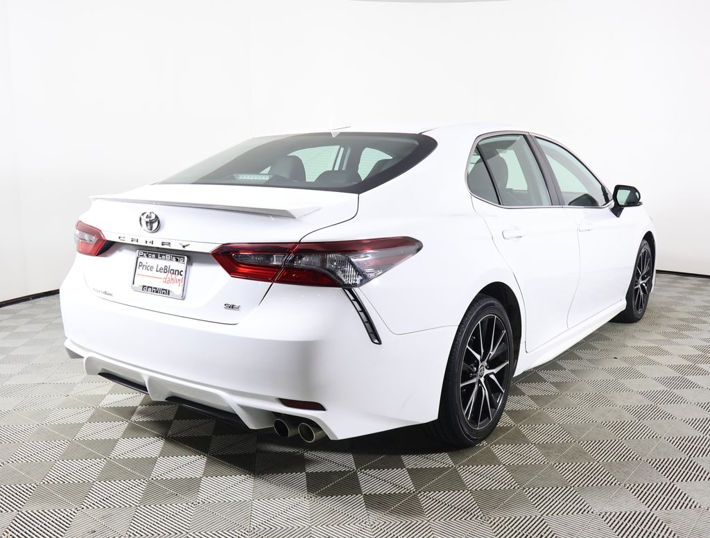 2022 Toyota Camry SE photo 5