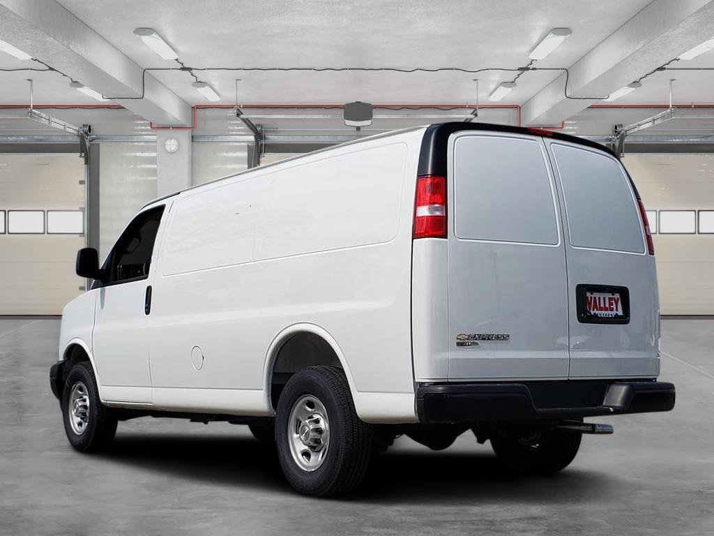 2025 Chevrolet Express 2500 Cargo photo 3
