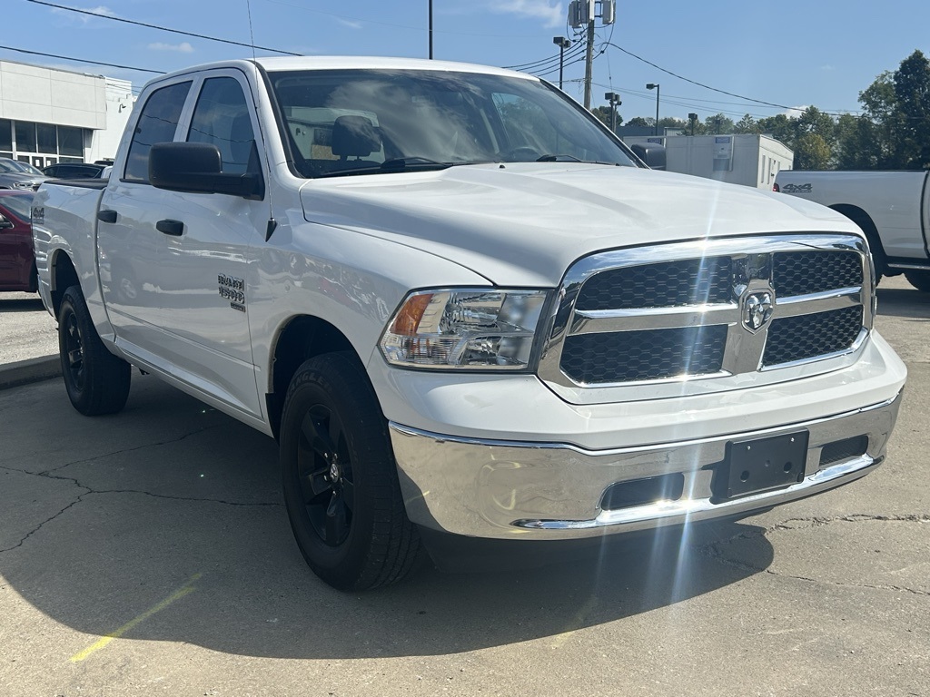 2022 Ram 1500 Classic SLT photo 4