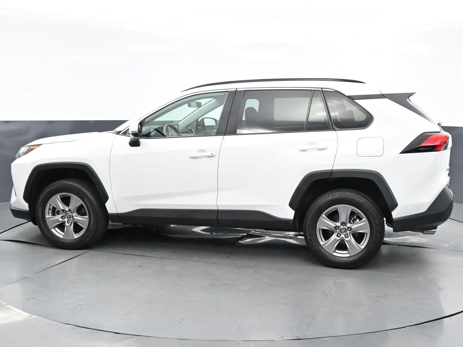 2023 Toyota RAV4 XLE photo 5