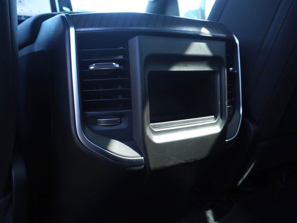 New 2026 Granite Crystal Metallic Clear-Coat Exterior Paint RAM Big Horn Sport Appearance Edition image 22