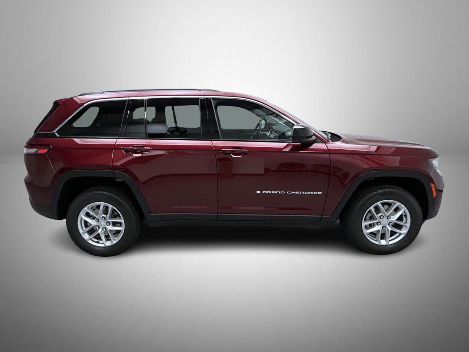 2025 Jeep Grand Cherokee Laredo Altitude photo 3