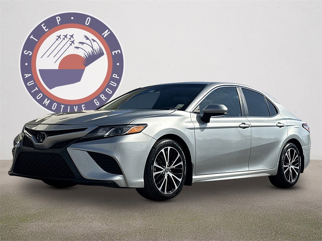 2018 Toyota Camry L photo 2
