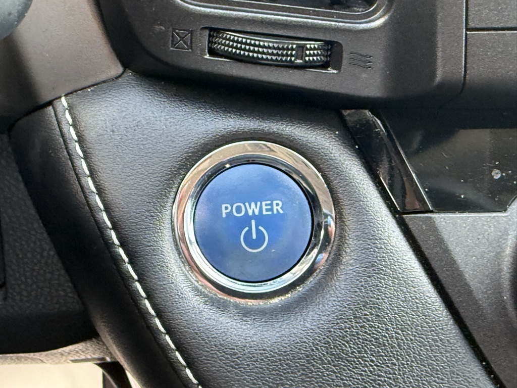 2017 Toyota RAV4 Hybrid XLE photo 19