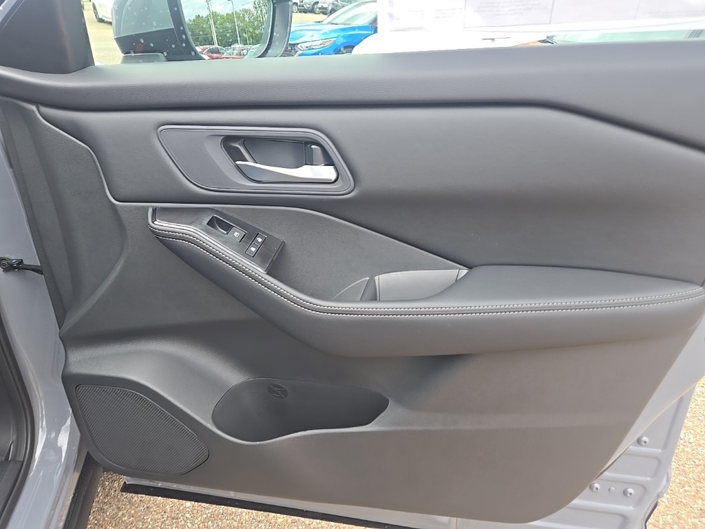 2026 Nissan Rogue SV photo 24