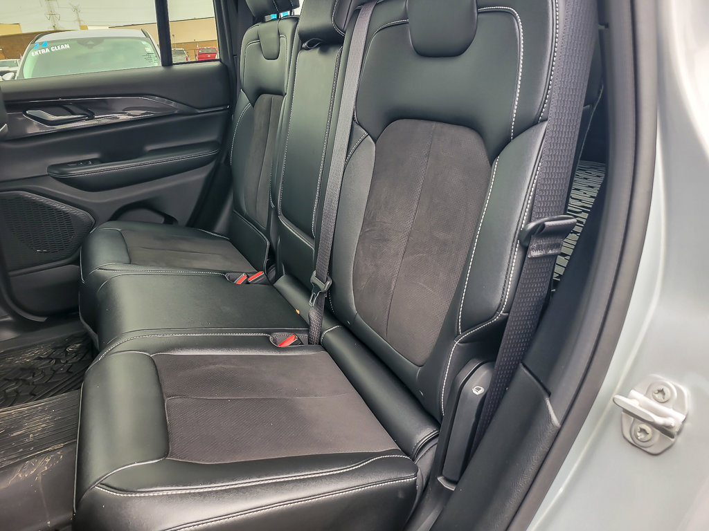 2023 JEEP GRAND CHEROKEE - Image 11