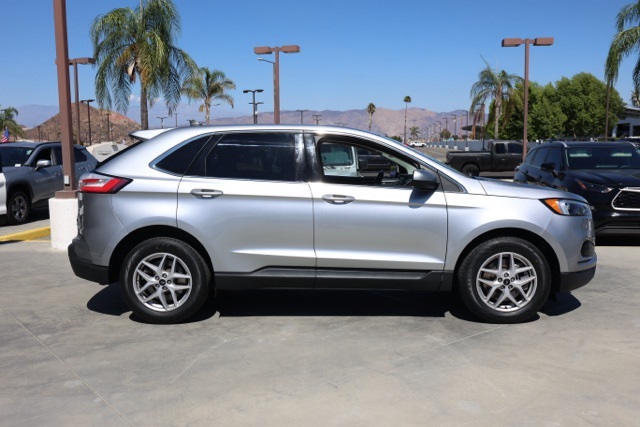 2023 Ford Edge SEL photo 2