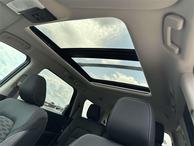 2025 Nissan Pathfinder SV photo 17