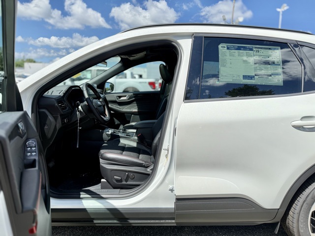 2025 Ford Escape Hybrid ST-Line Select photo 10