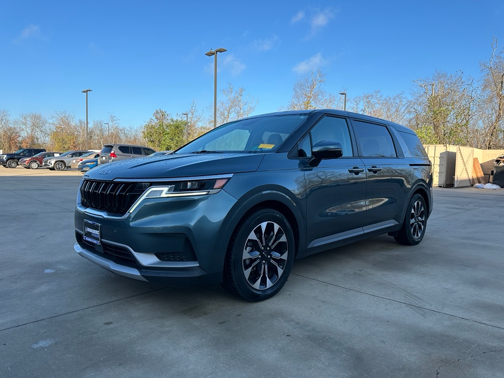 2022 Kia Carnival EX's photo