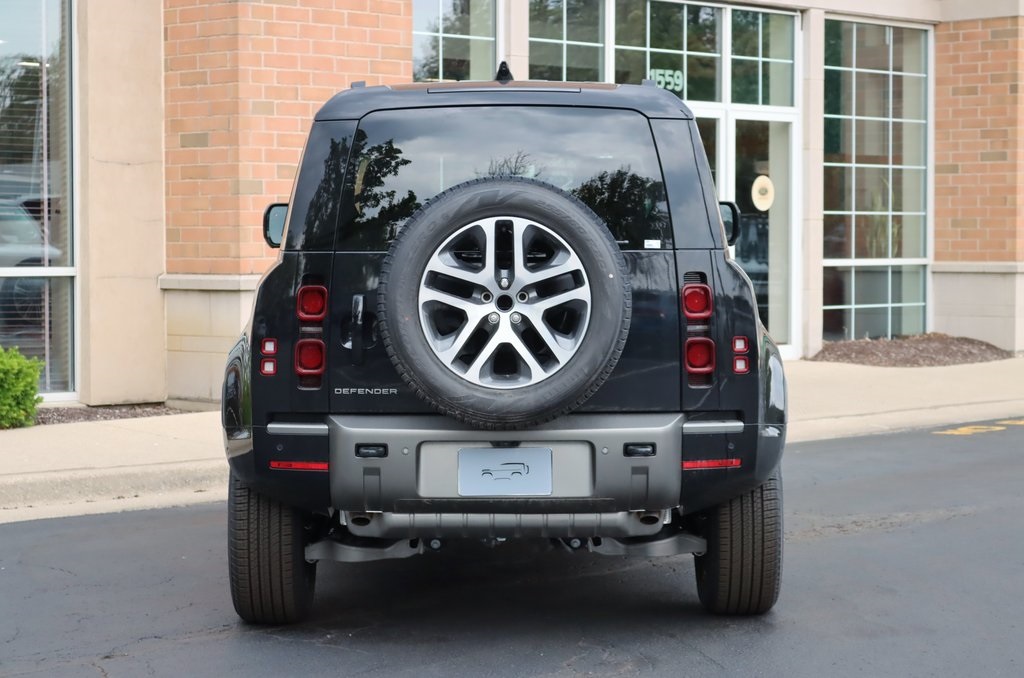 2025 Land Rover Defender 110 X-Dynamic SE photo 4