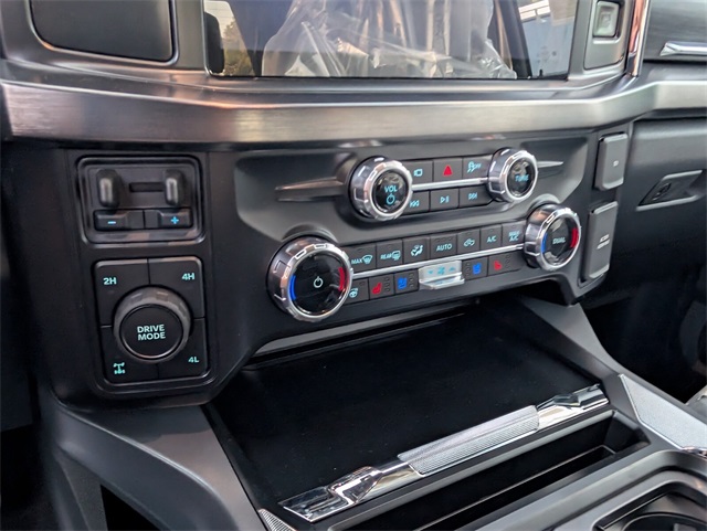 2025 Ford F-250 Lariat photo 11