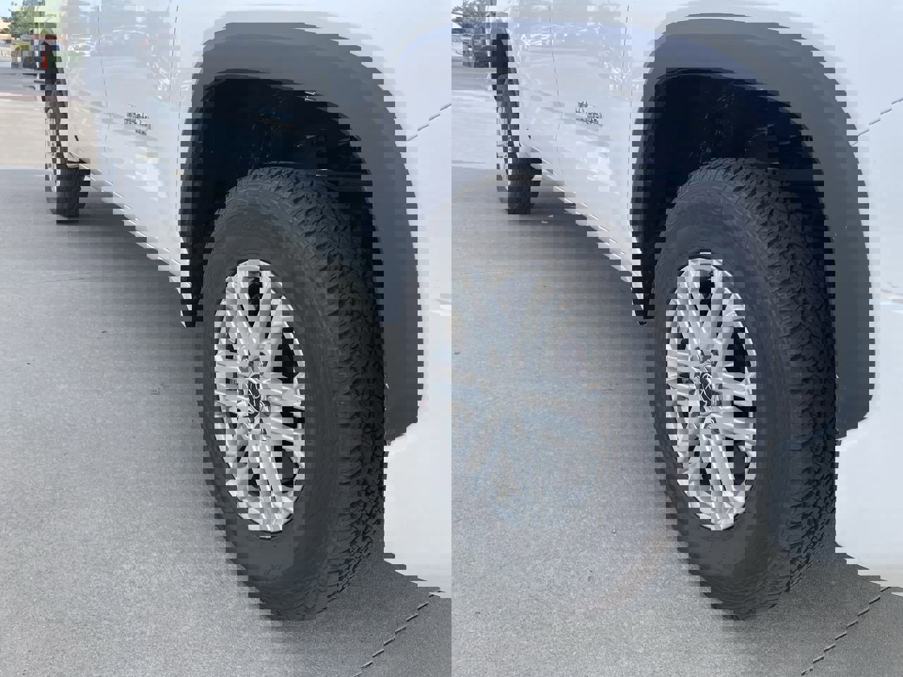 Used 2022 Toyota Tundra SR5 with VIN 5TFLA5DB8NX042689 for sale in Kansas City