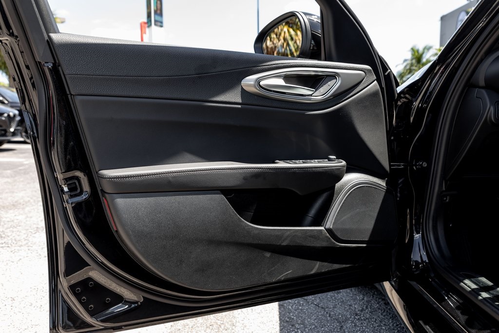 2025 Alfa Romeo Giulia Base photo 18