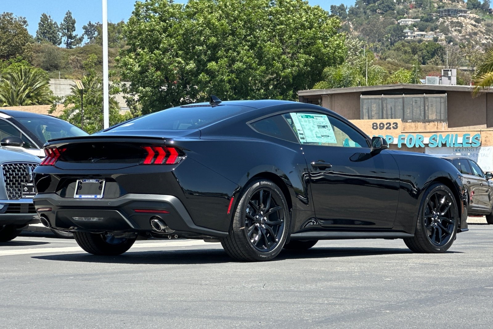 2025 Ford Mustang EcoBoost Premium photo 3