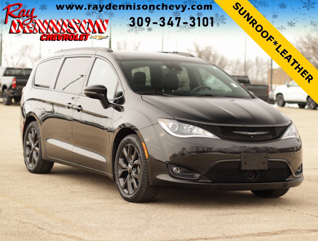 2020 Chrysler Pacifica Limited's photo