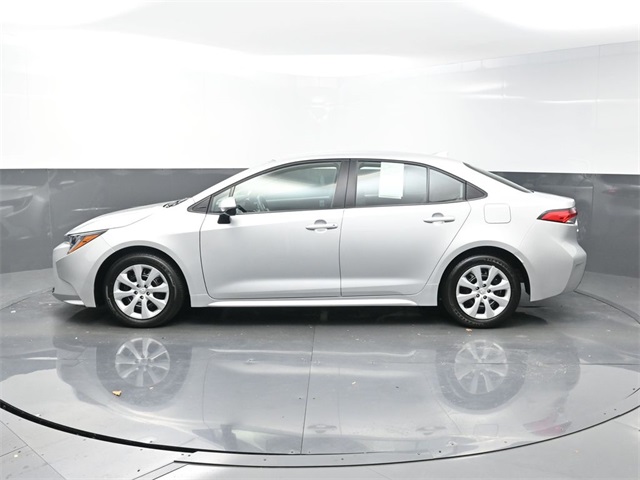 2025 Toyota Corolla LE photo 3
