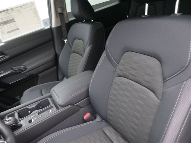 2025 Nissan Pathfinder S photo 16