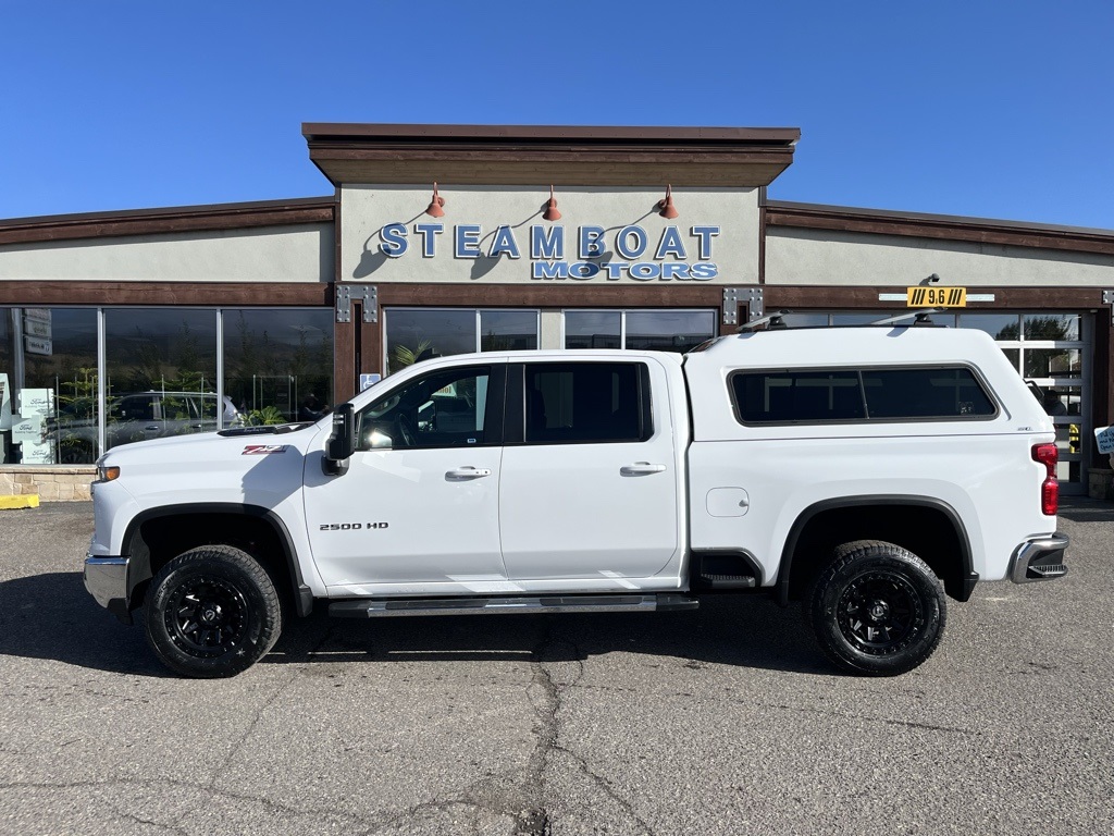 2024 Chevrolet Silverado 2500HD LT photo 2